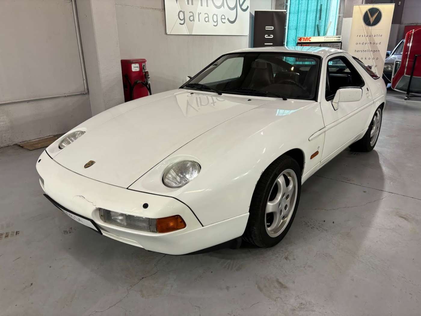 Porsche 928