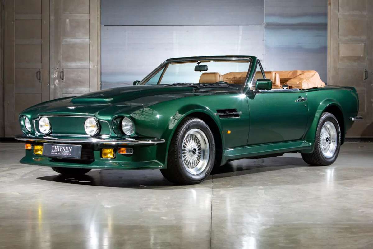 Aston Martin V8