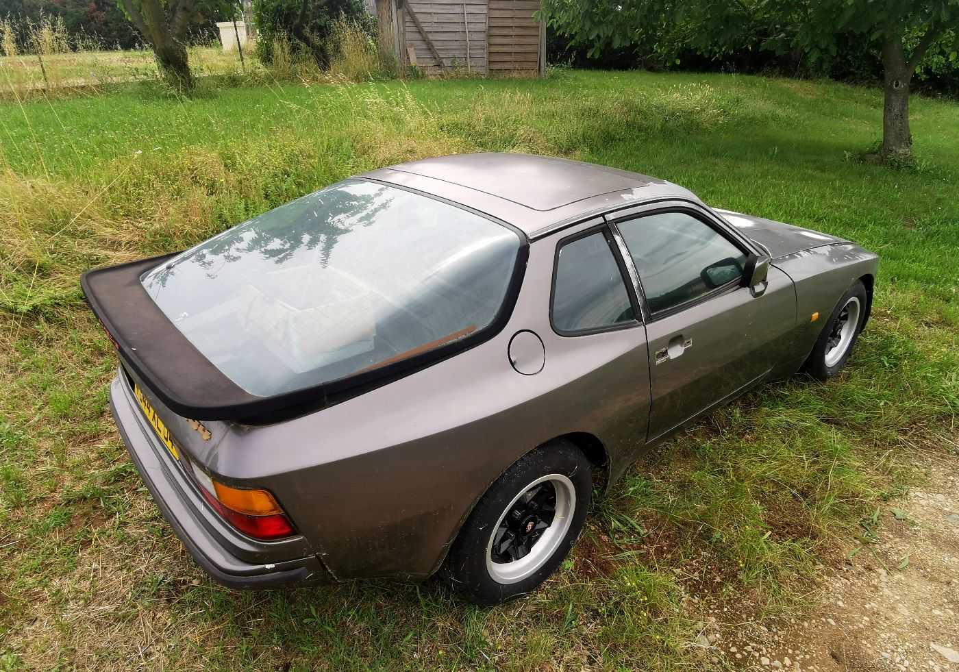 Porsche 944
