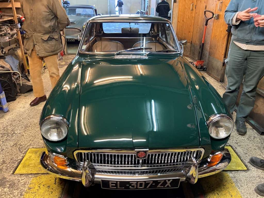 MG B GT