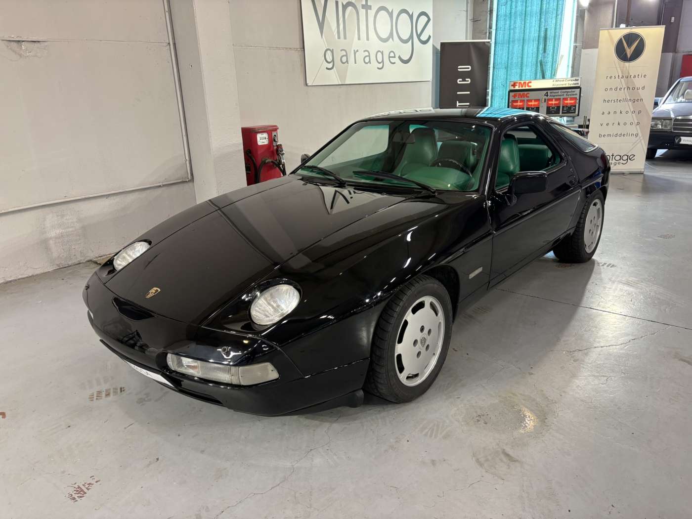 Porsche 928