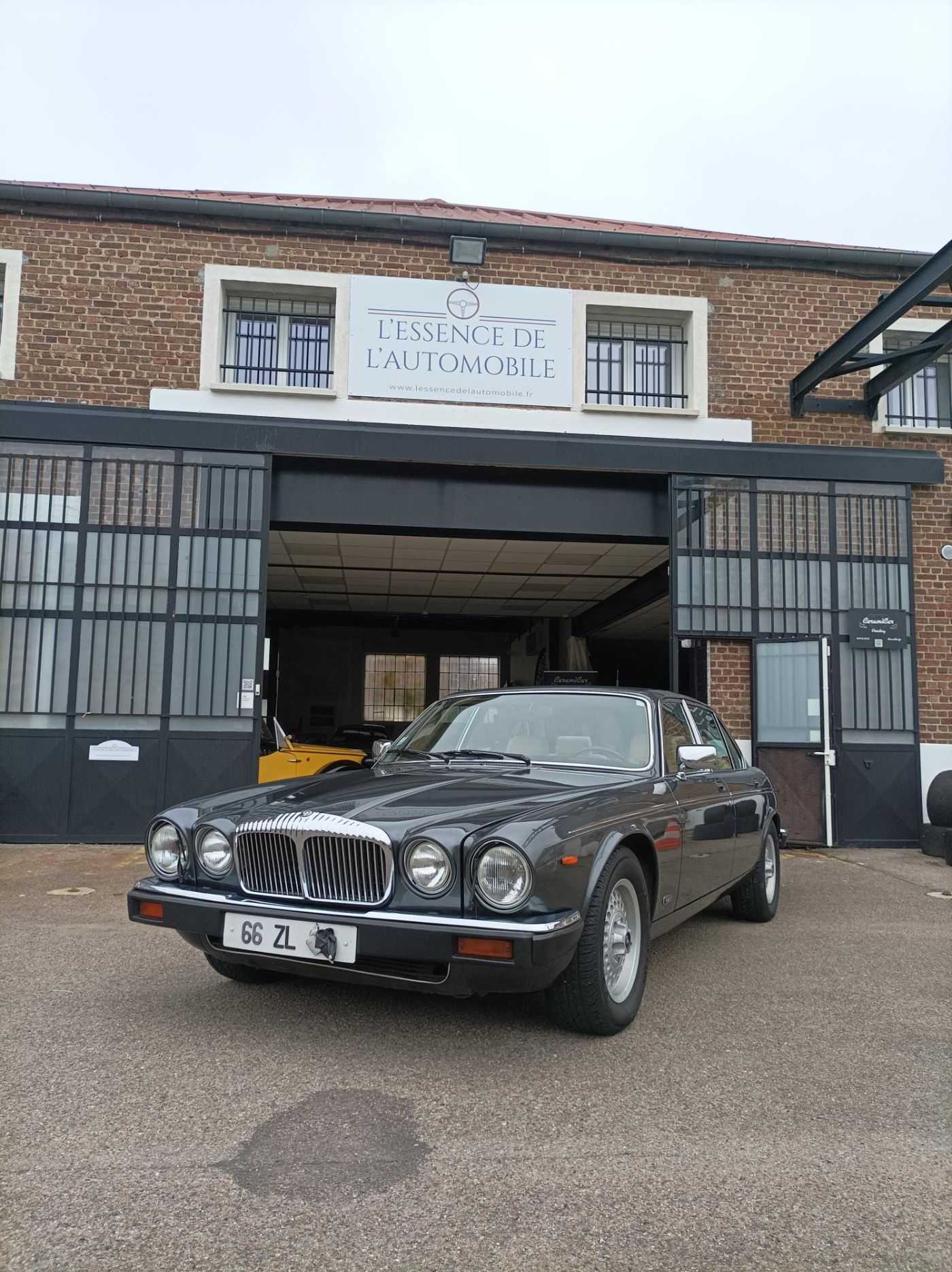 Daimler Double Six