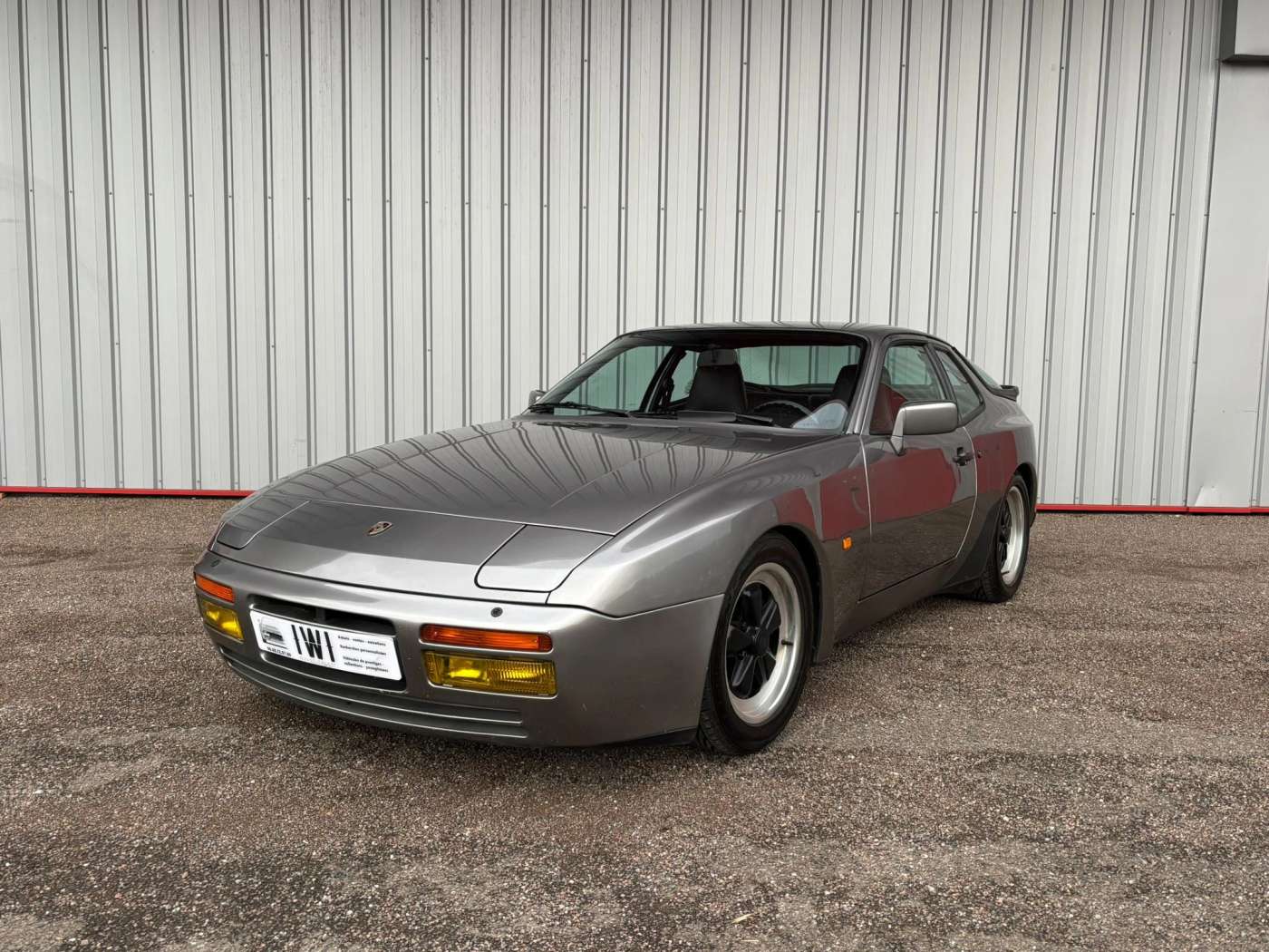 Porsche 944