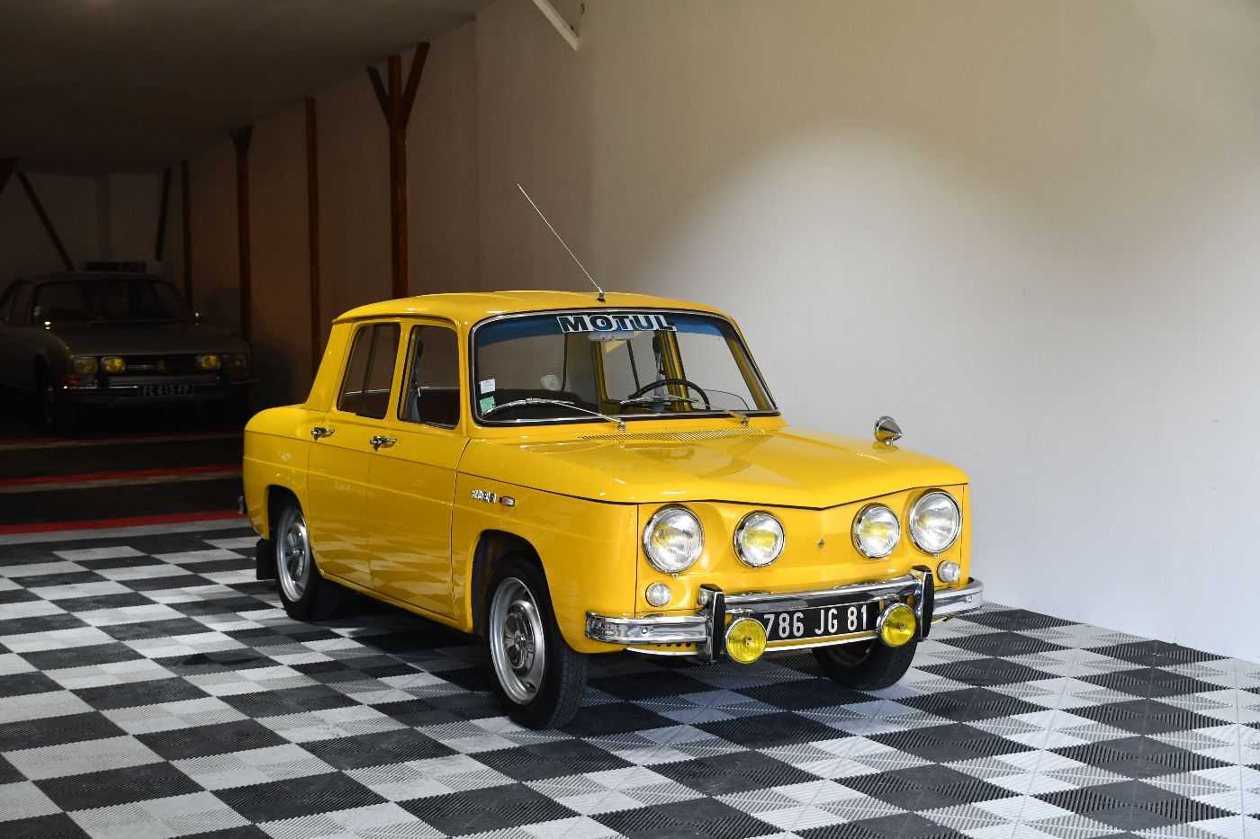 Renault R8