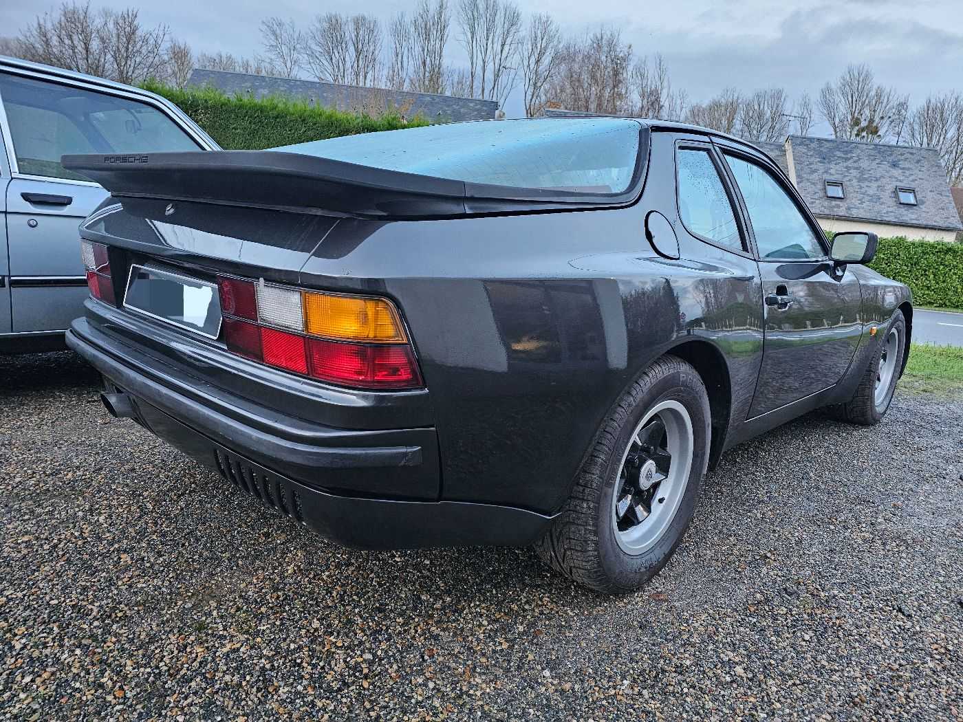 Porsche 944