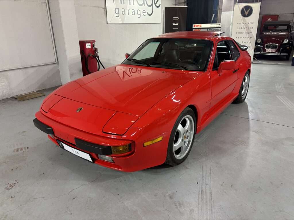 Porsche 944