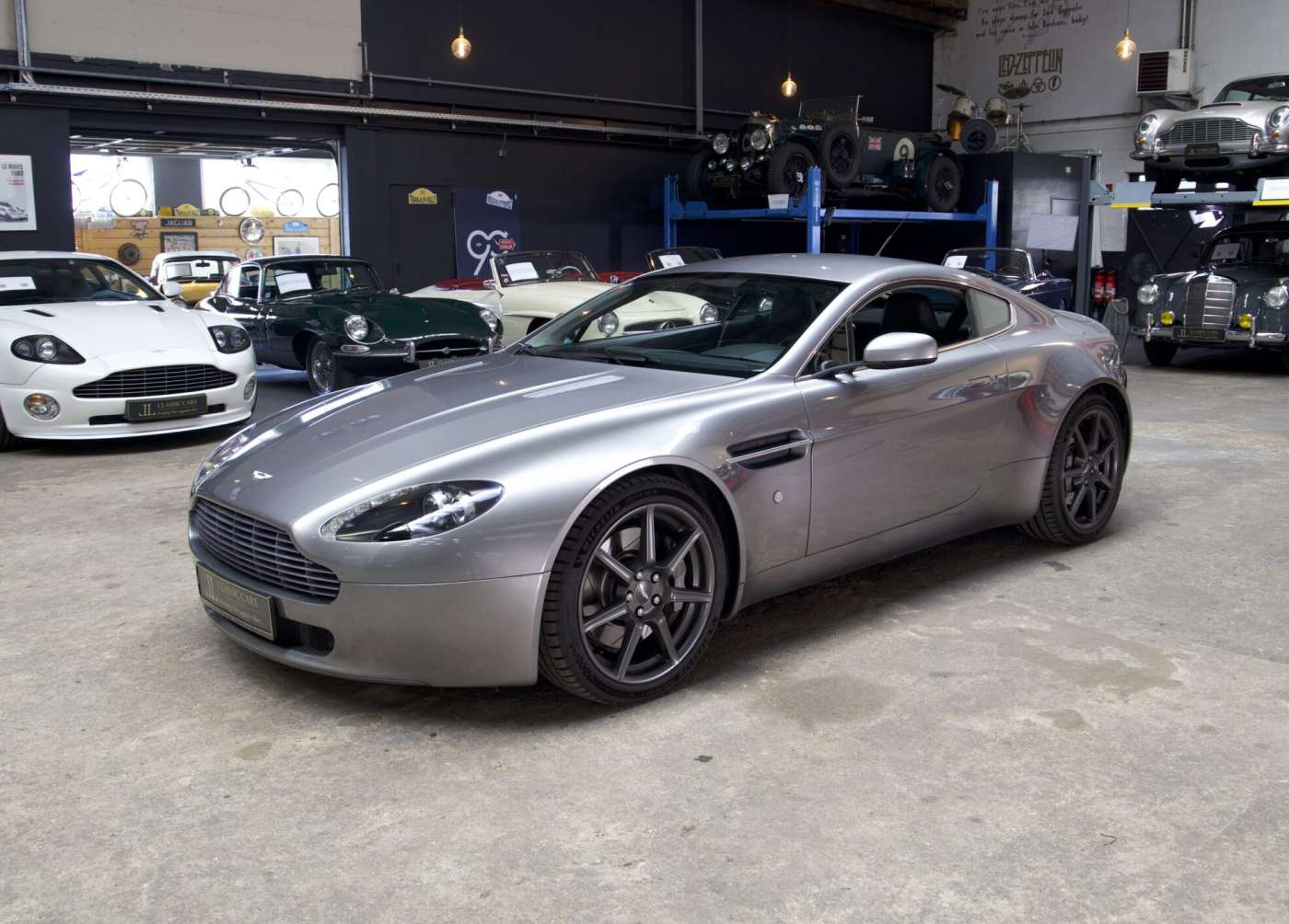 Aston Martin V8