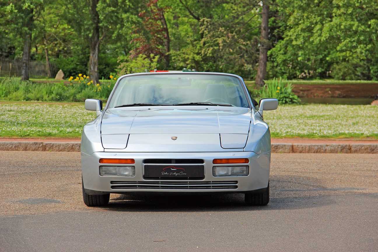 Porsche 944