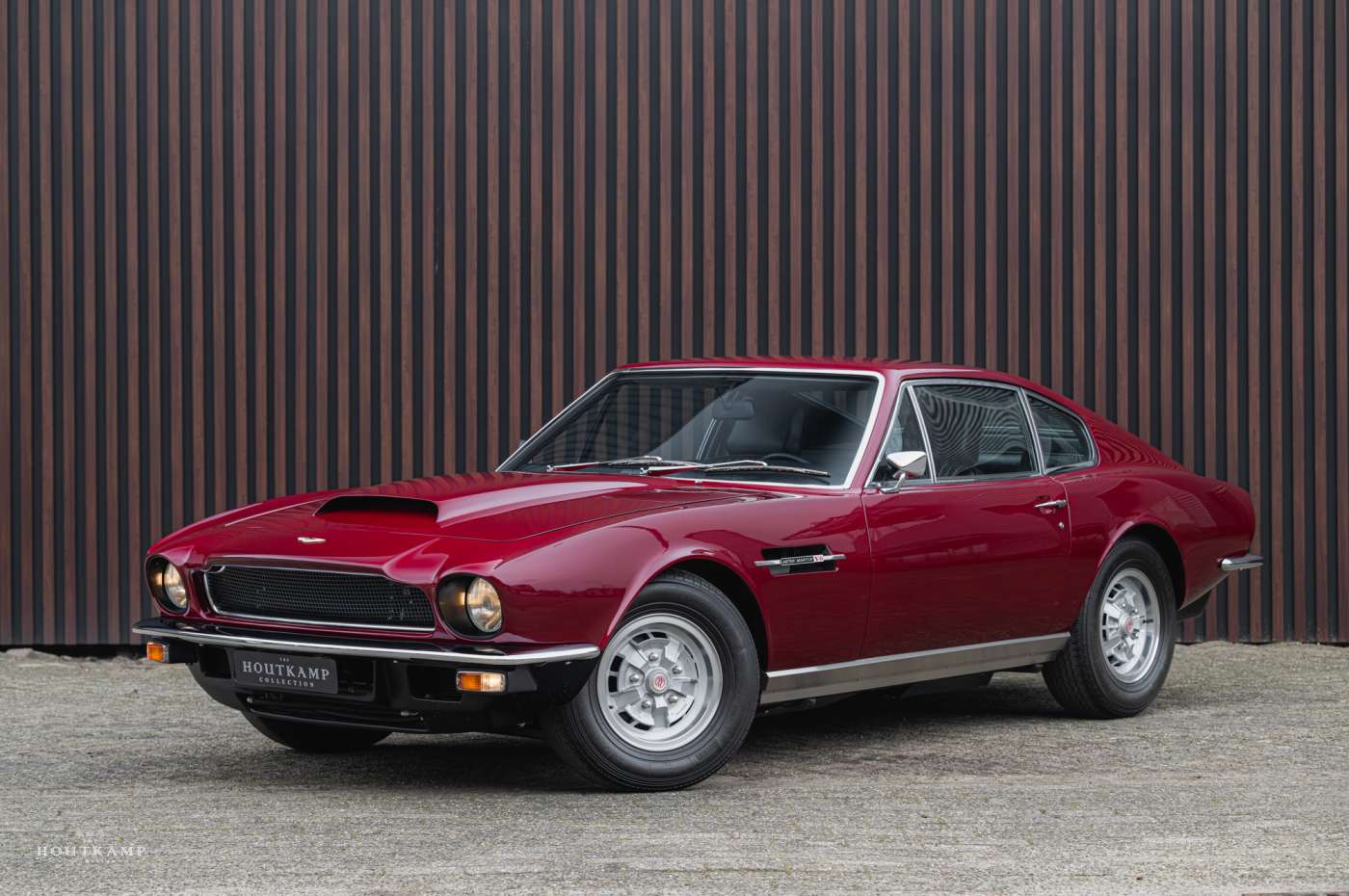 Aston Martin V8