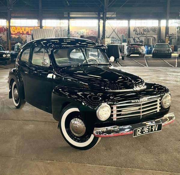Volvo PV444