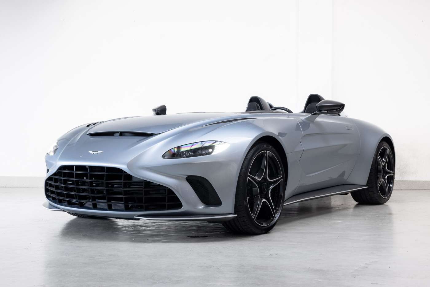 Aston Martin V12