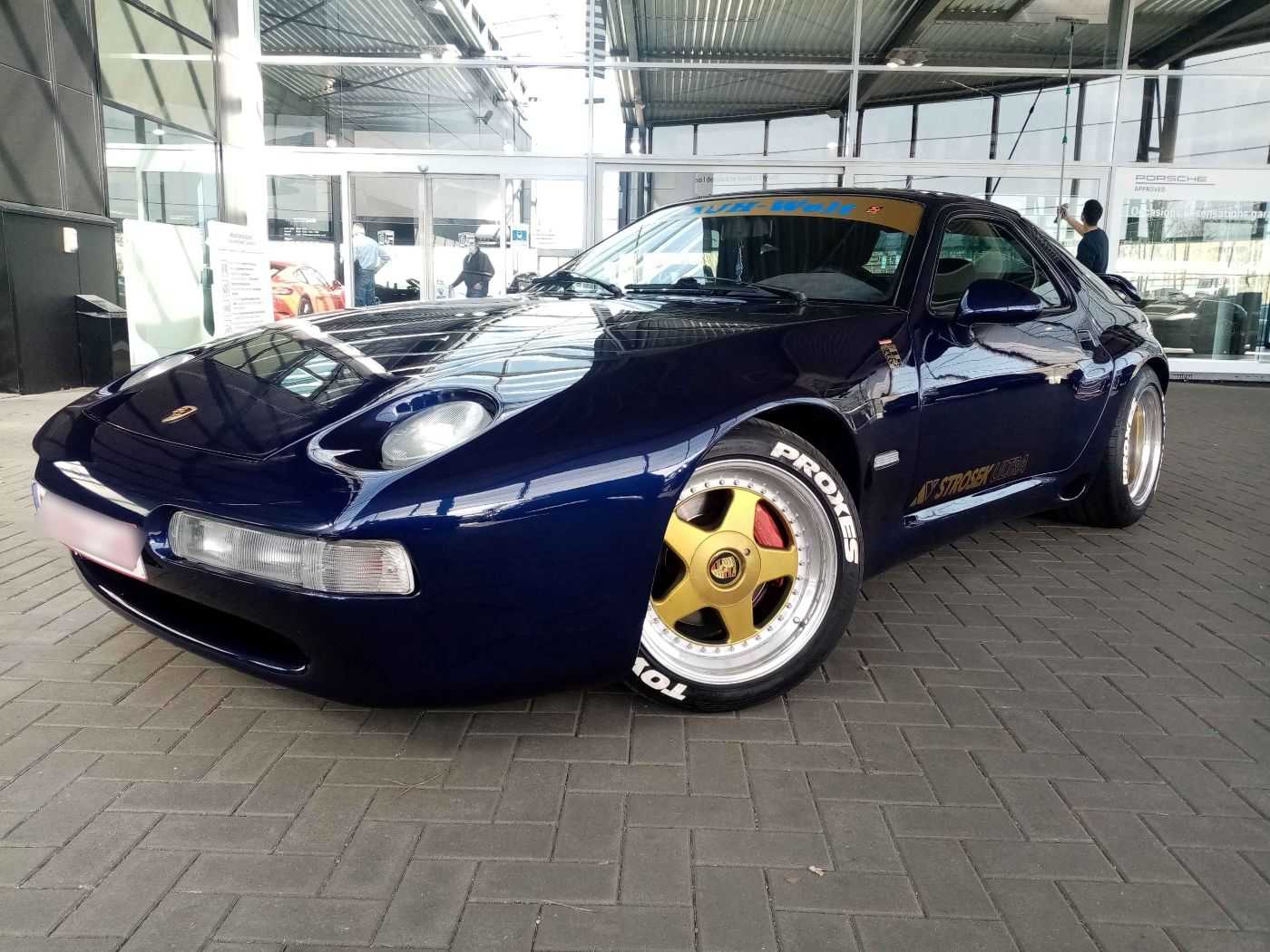 Porsche 928