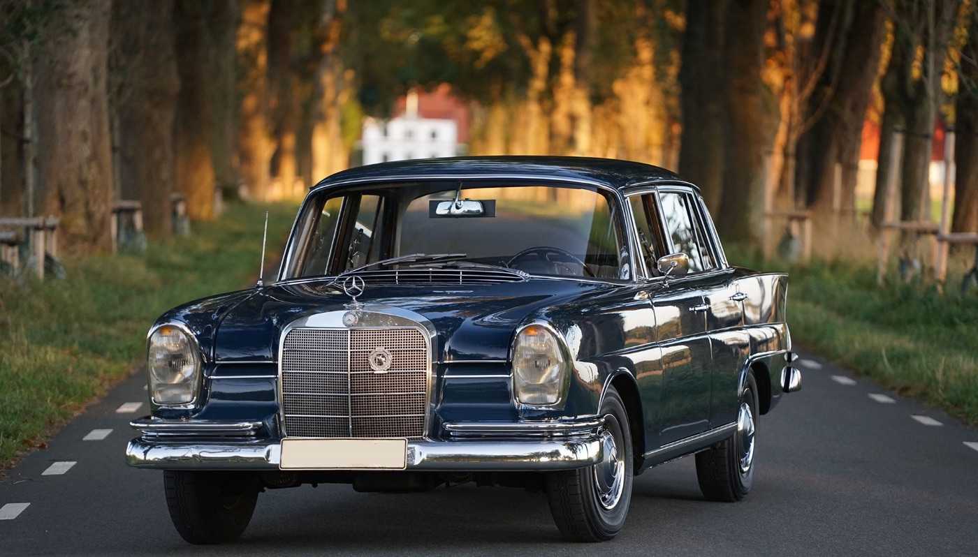 Mercedes-Benz 220