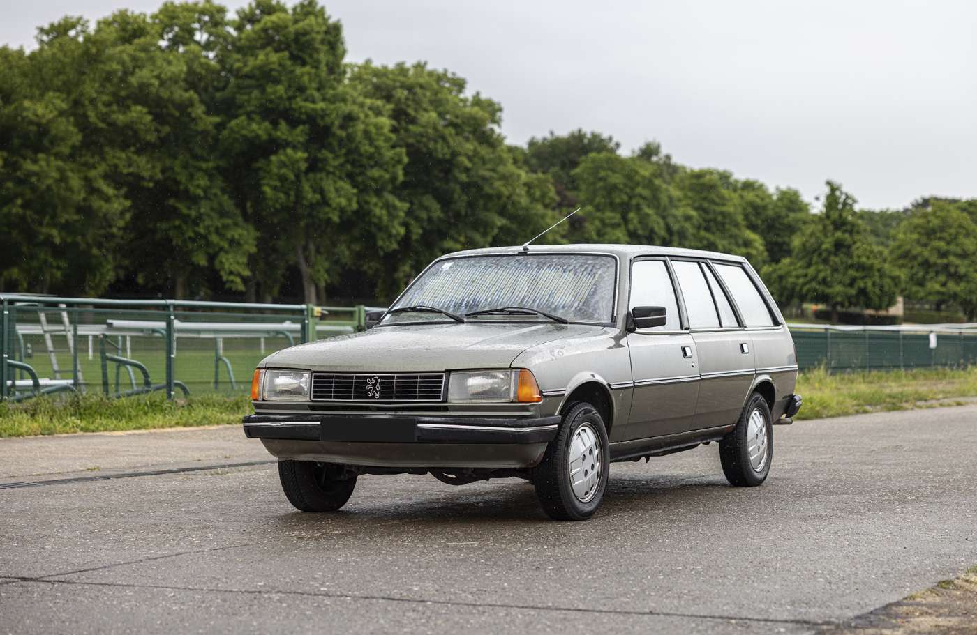 Peugeot 305