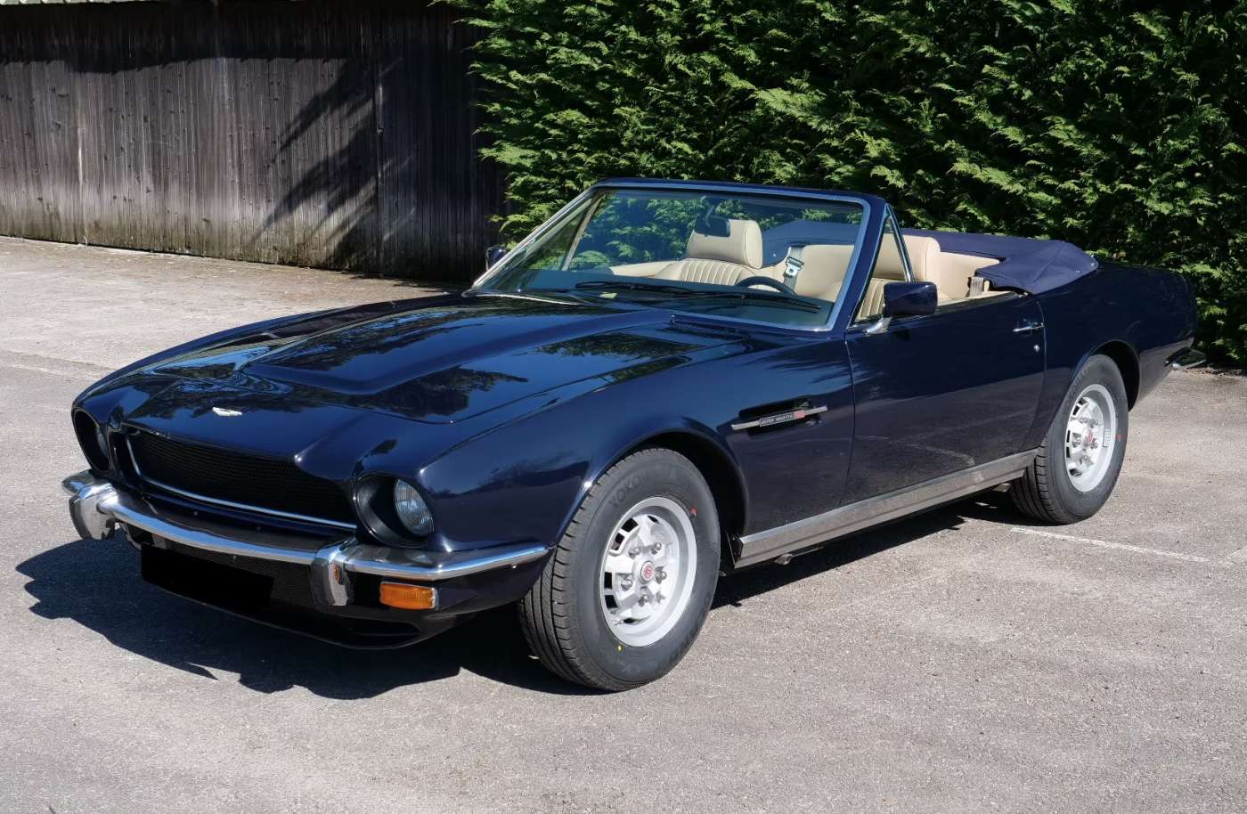 Aston Martin V8