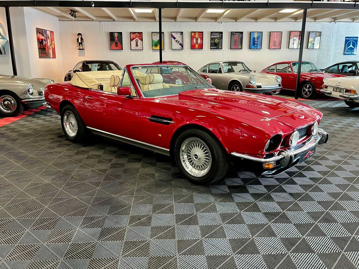 Aston Martin V8