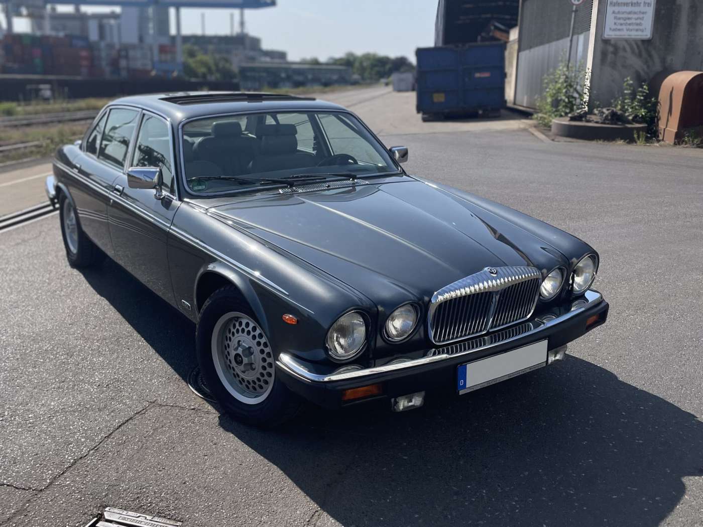 Daimler Double Six