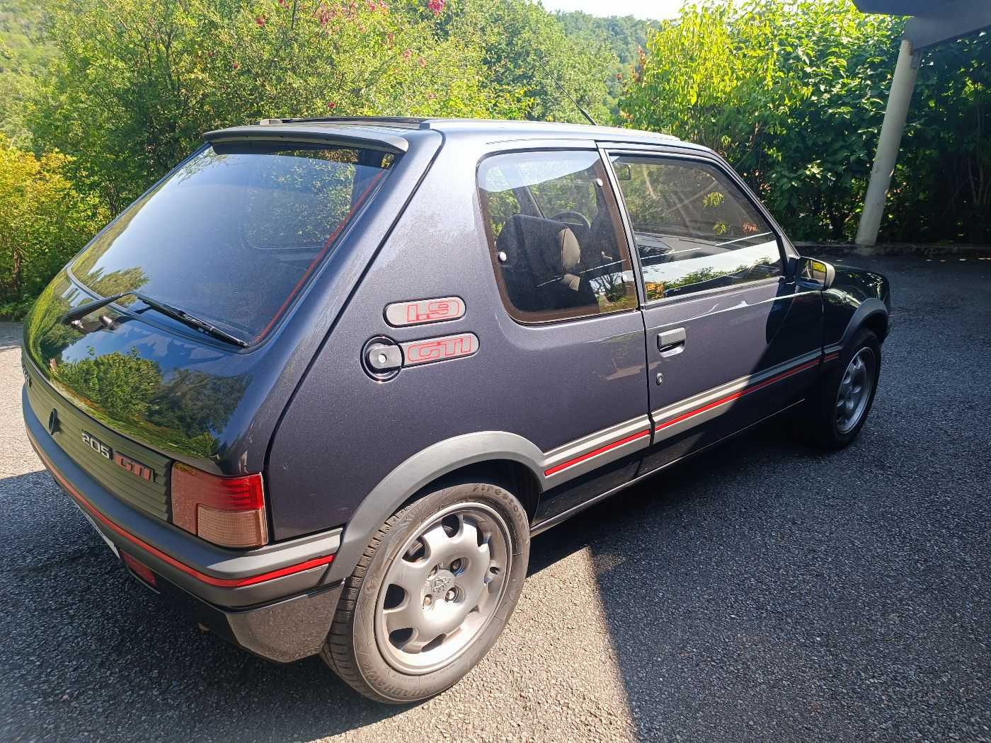 Peugeot 205