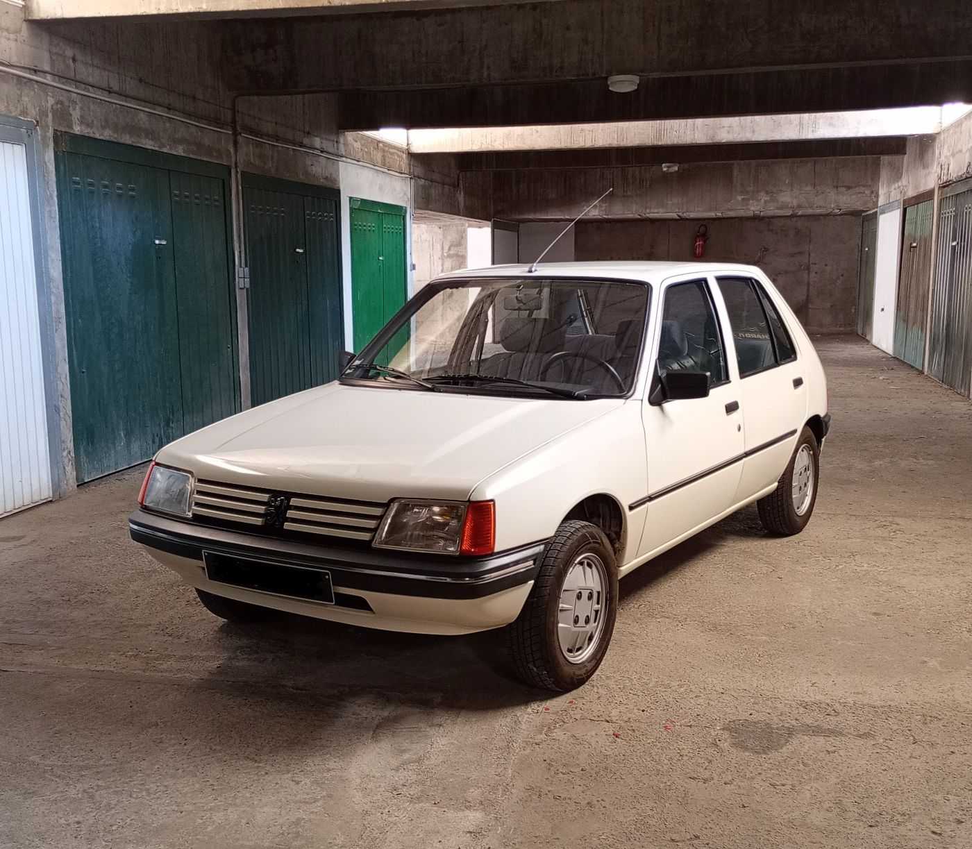 Peugeot 205
