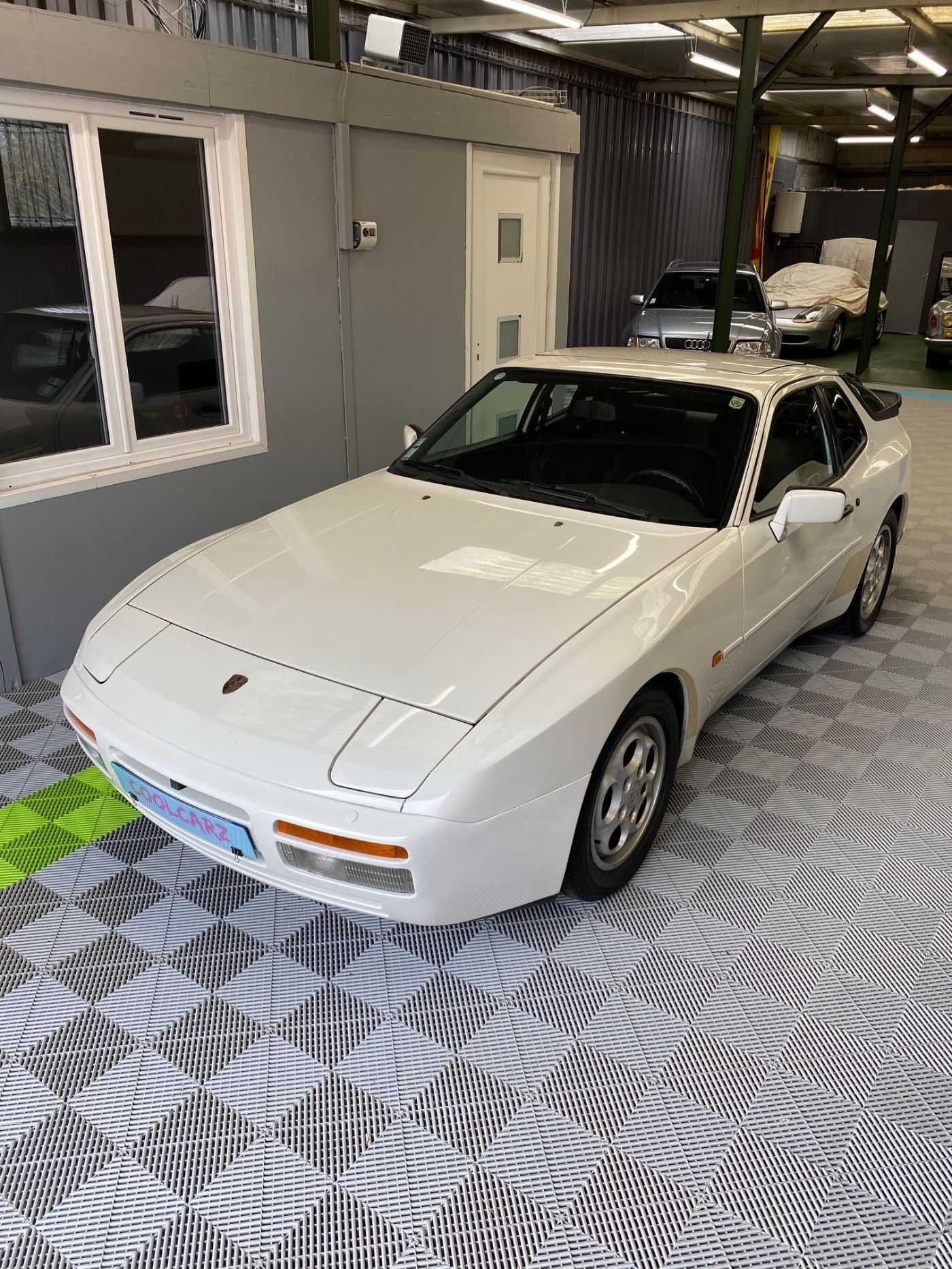 Porsche 944