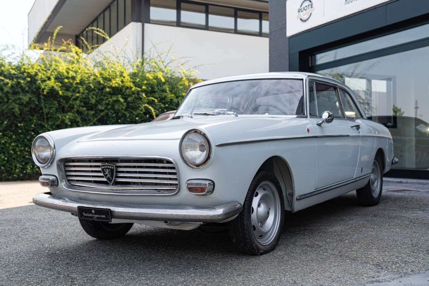 Peugeot 404