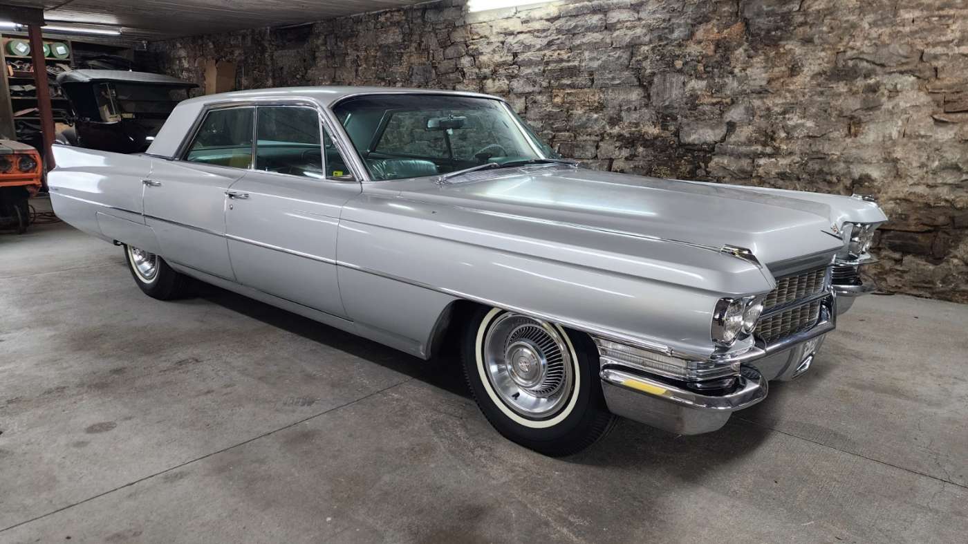 Cadillac De Ville