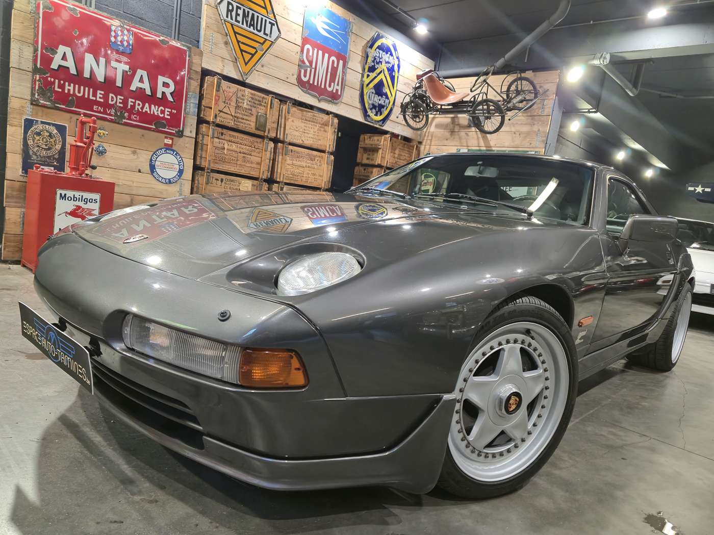 Porsche 928