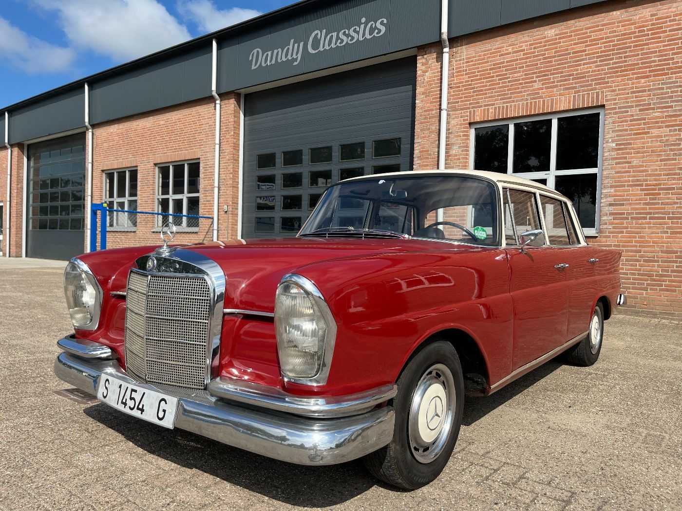 Mercedes-Benz 220