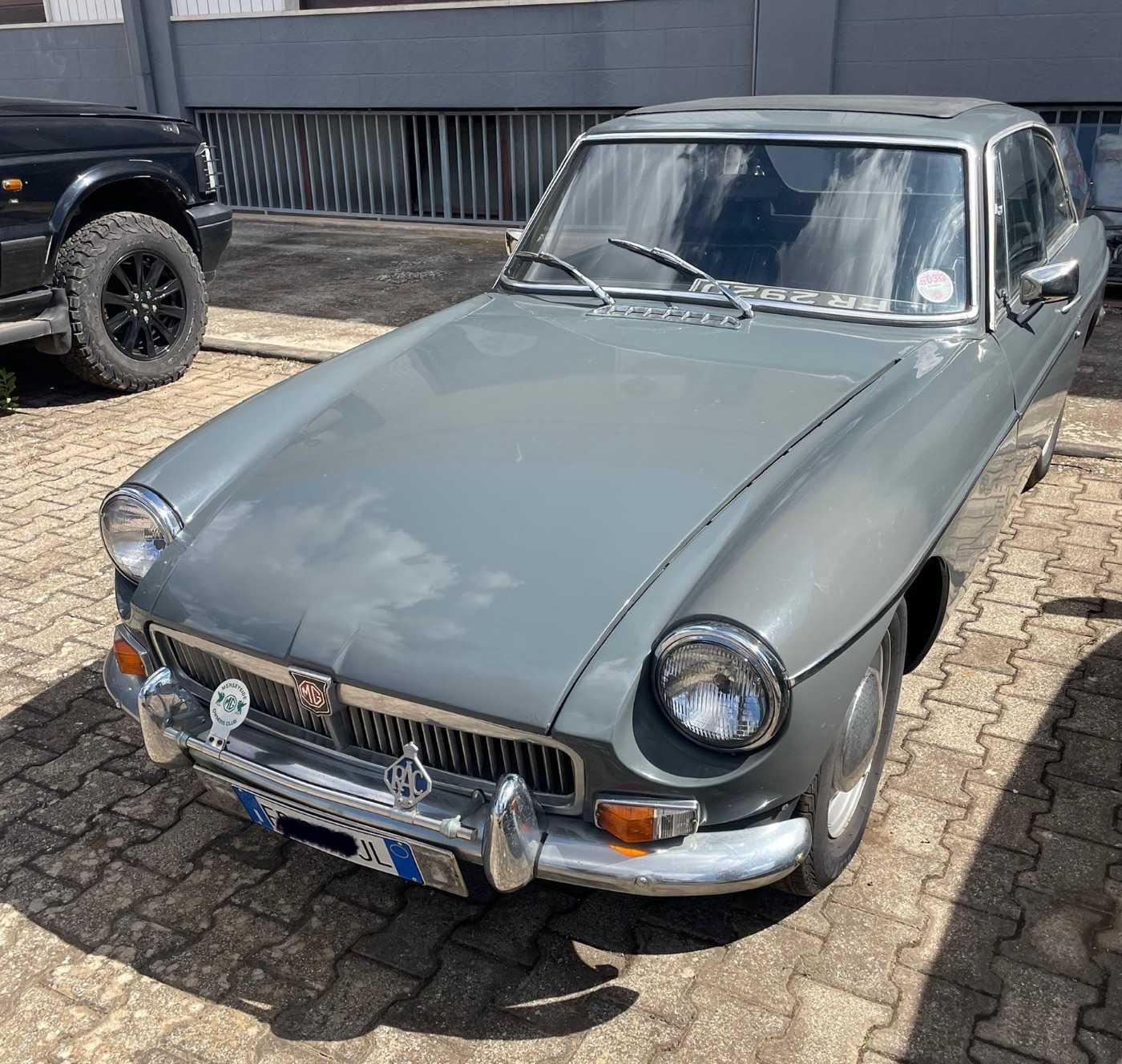 MG B GT