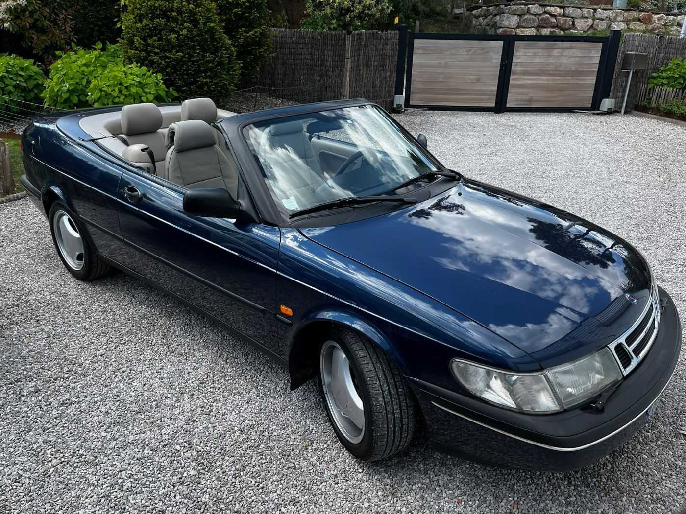 Saab 900