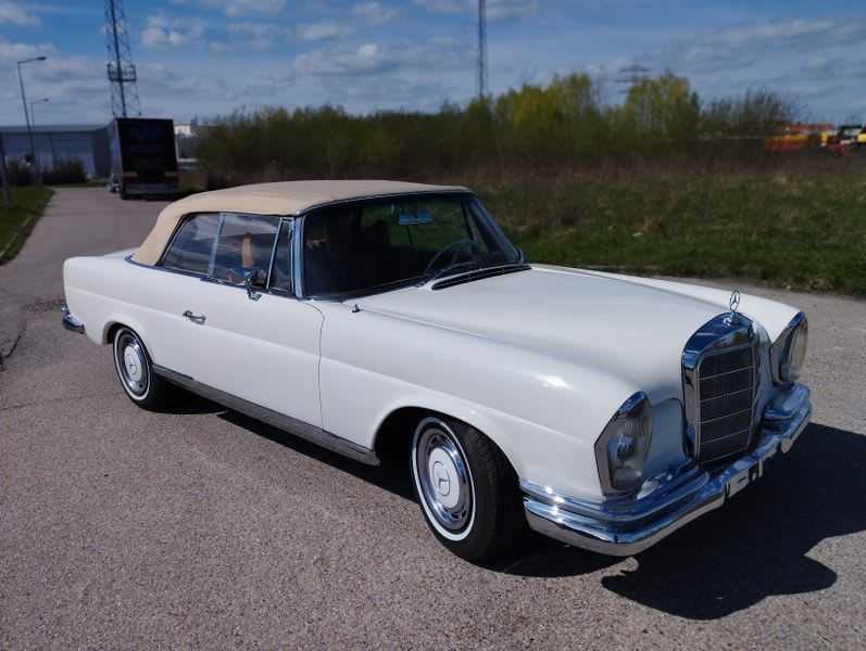 Mercedes-Benz 220