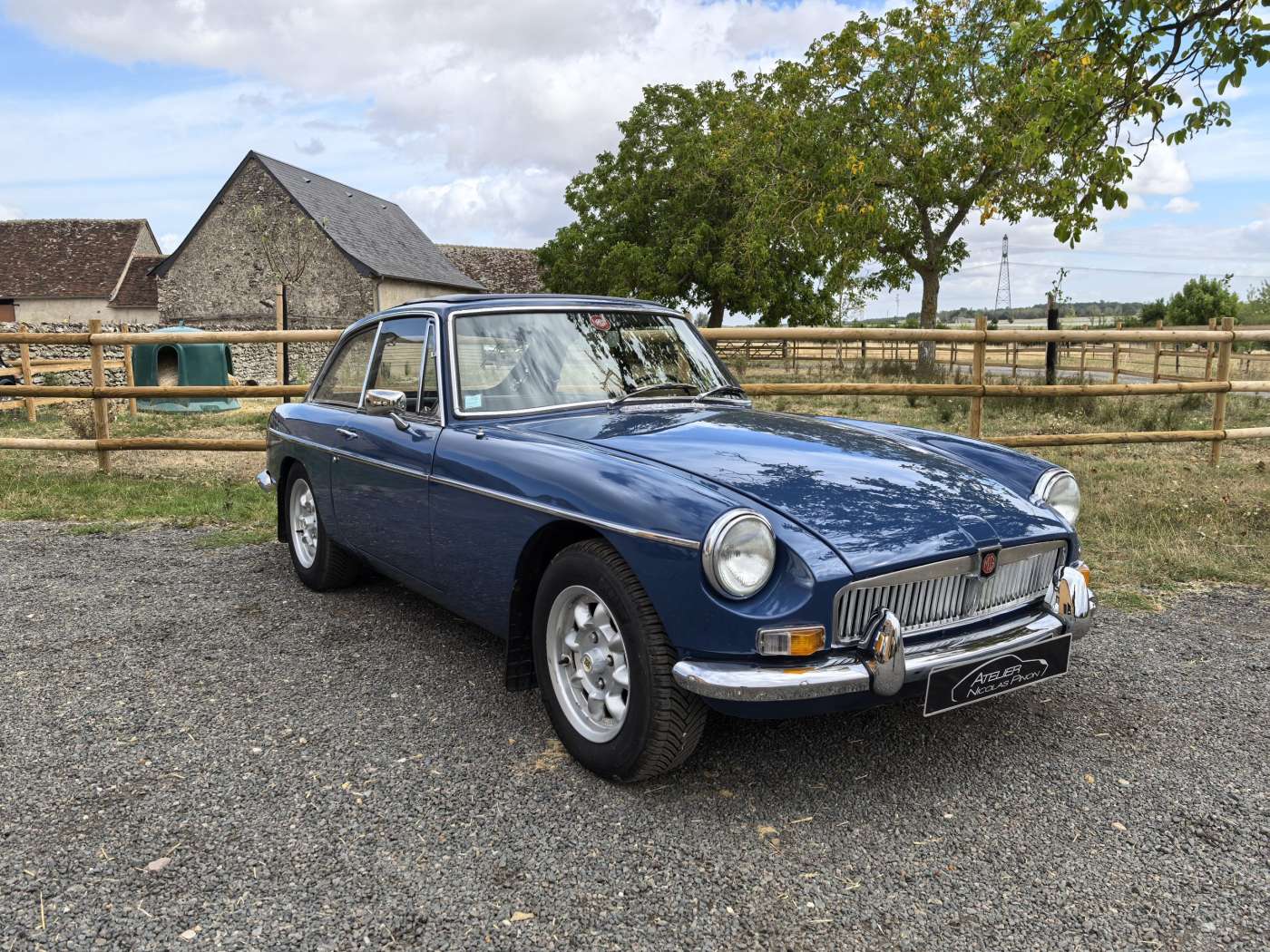 MG B GT