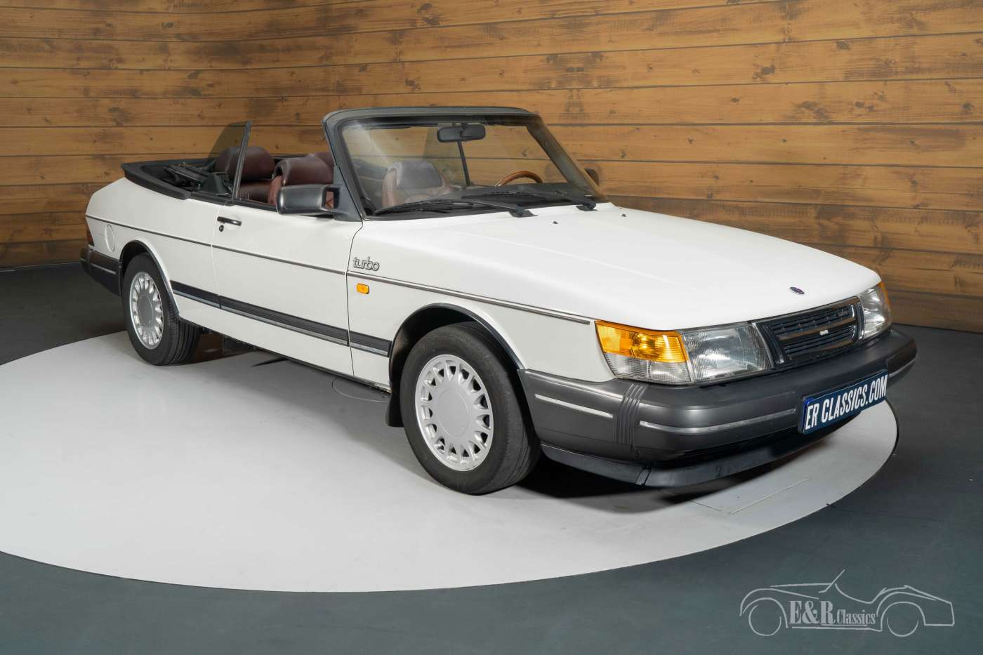 Saab 900