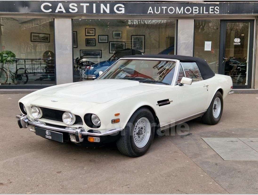 Aston Martin V8