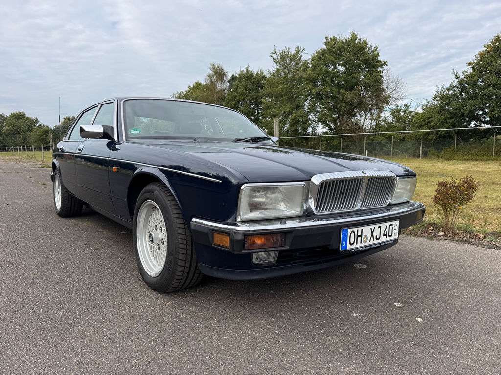 Daimler Double Six