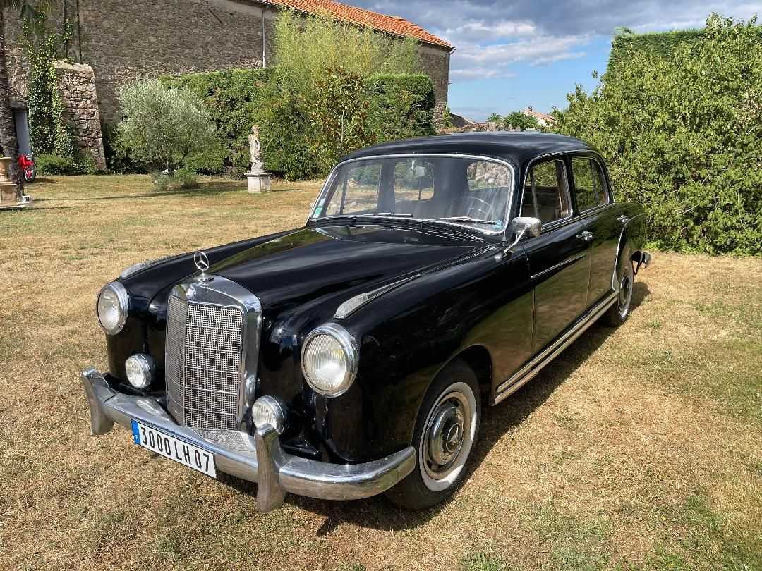 Mercedes-Benz 220