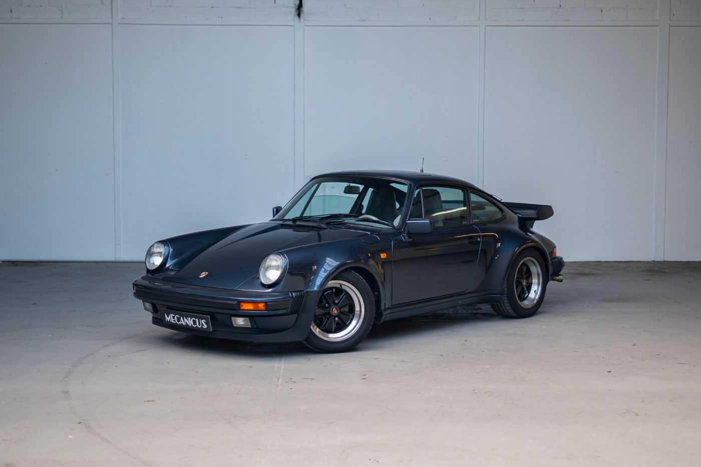 Porsche 930