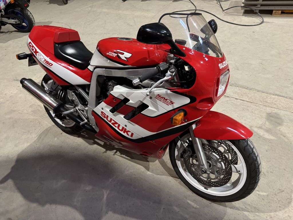 Moto Suzuki