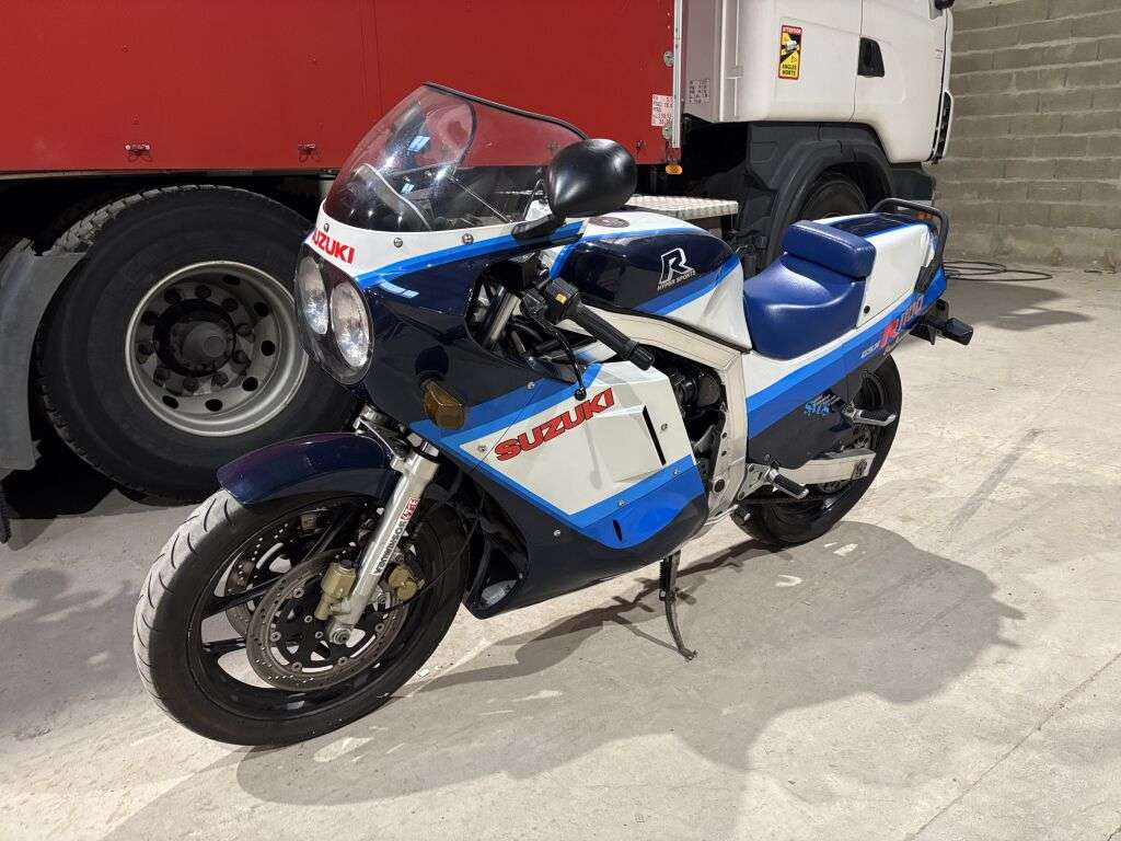 Moto Suzuki