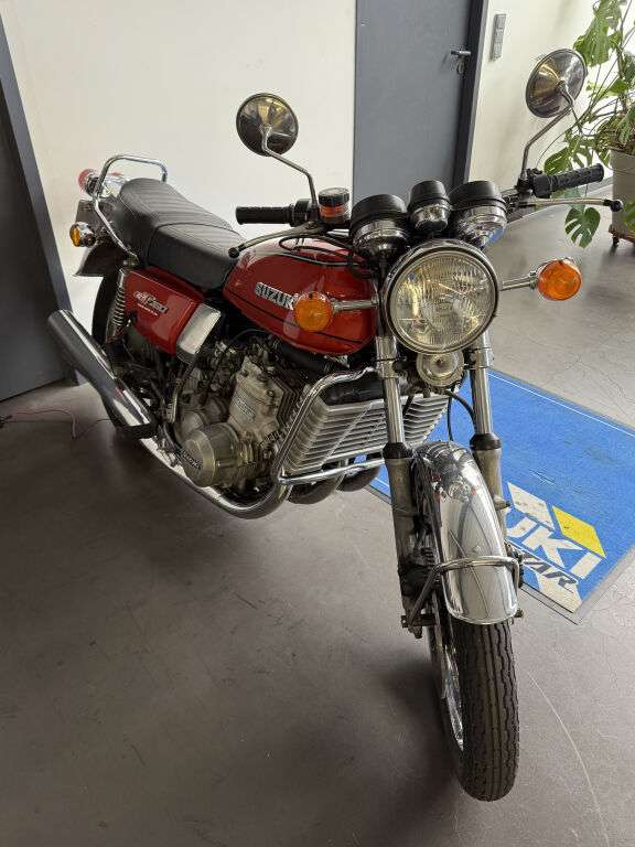 Moto Suzuki