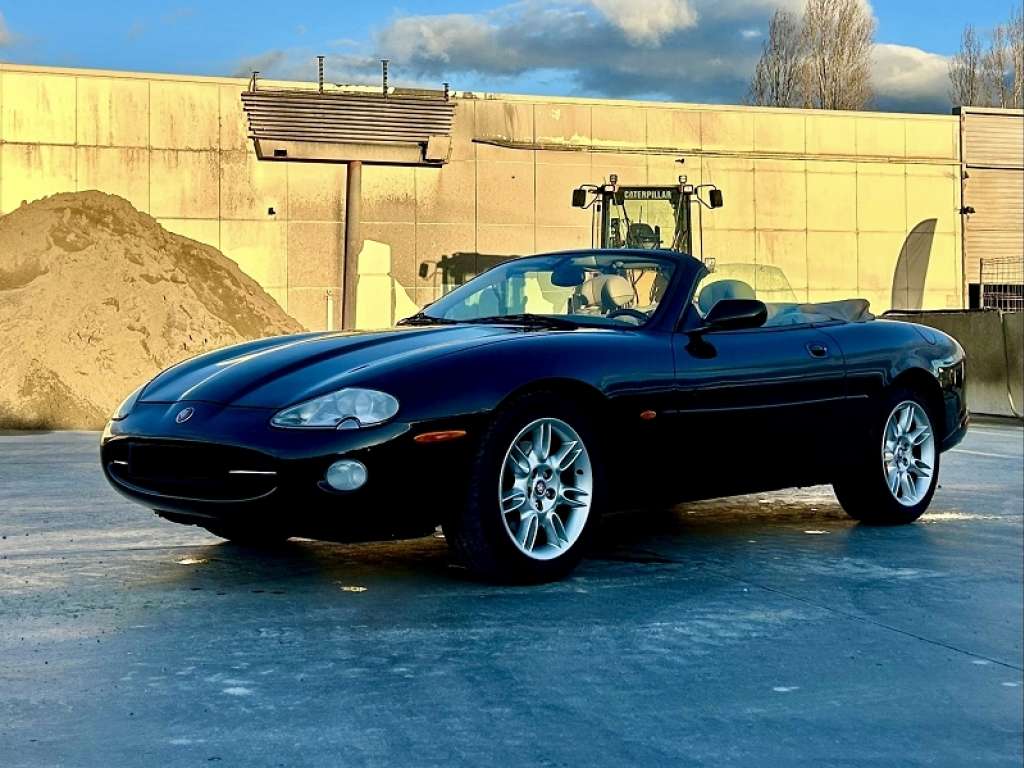 Jaguar XK8