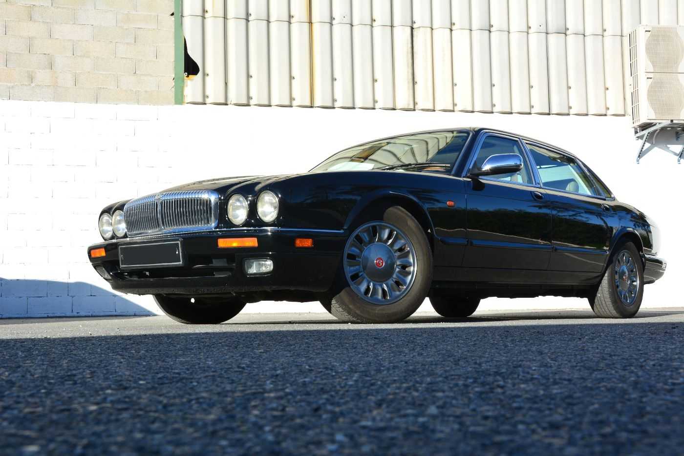 Daimler Double Six