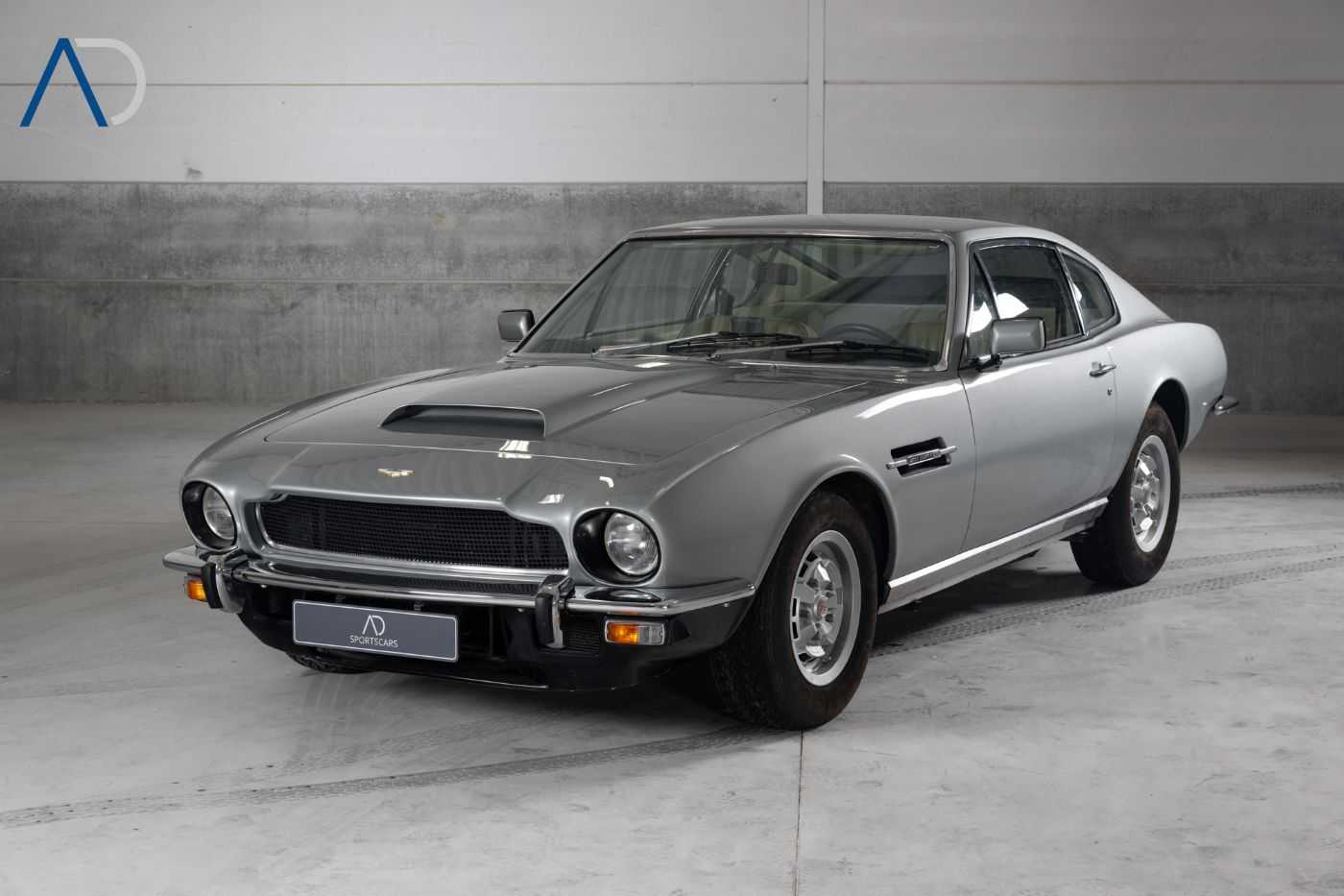 Aston Martin V8
