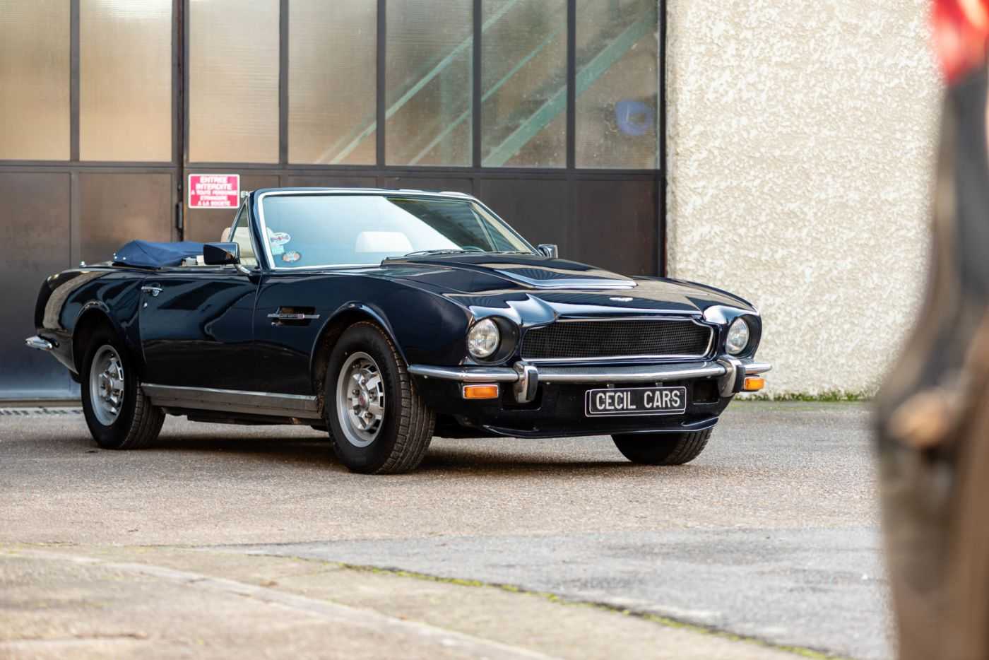 Aston Martin V8