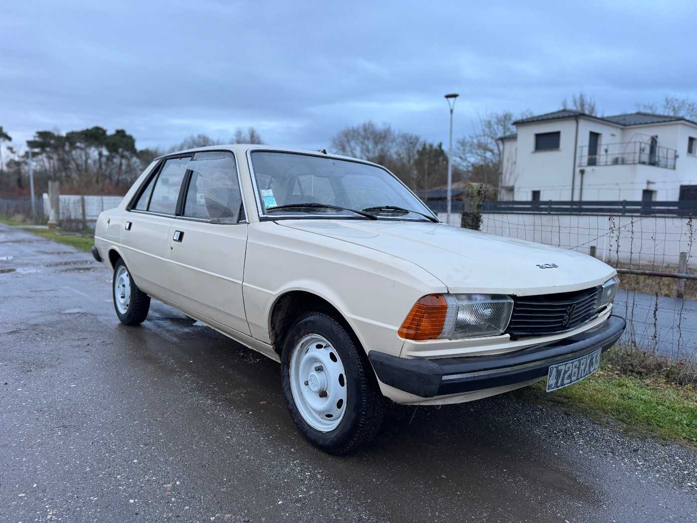 Peugeot 305