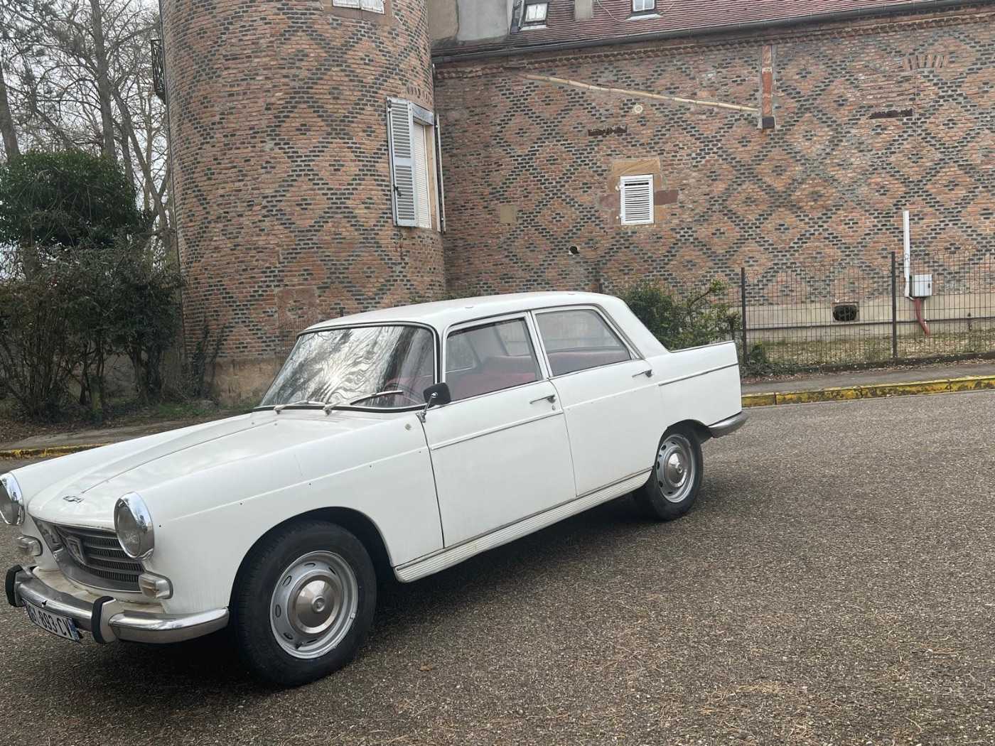 Peugeot 404