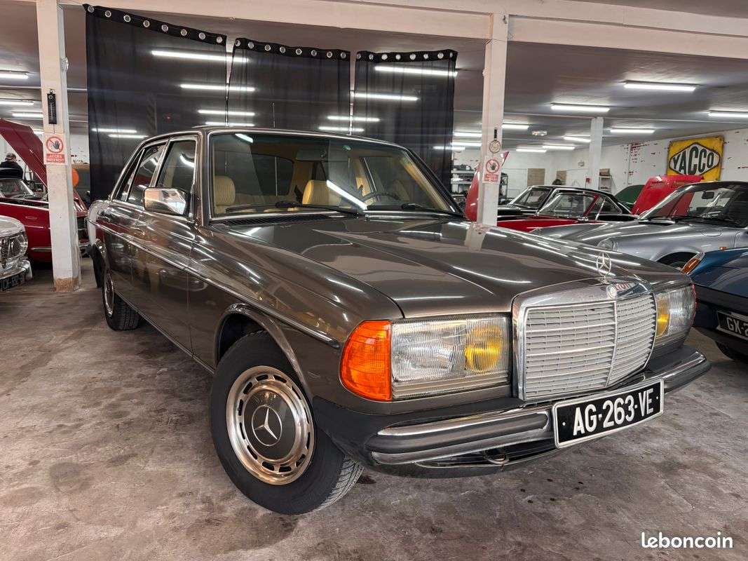 Mercedes-Benz 230