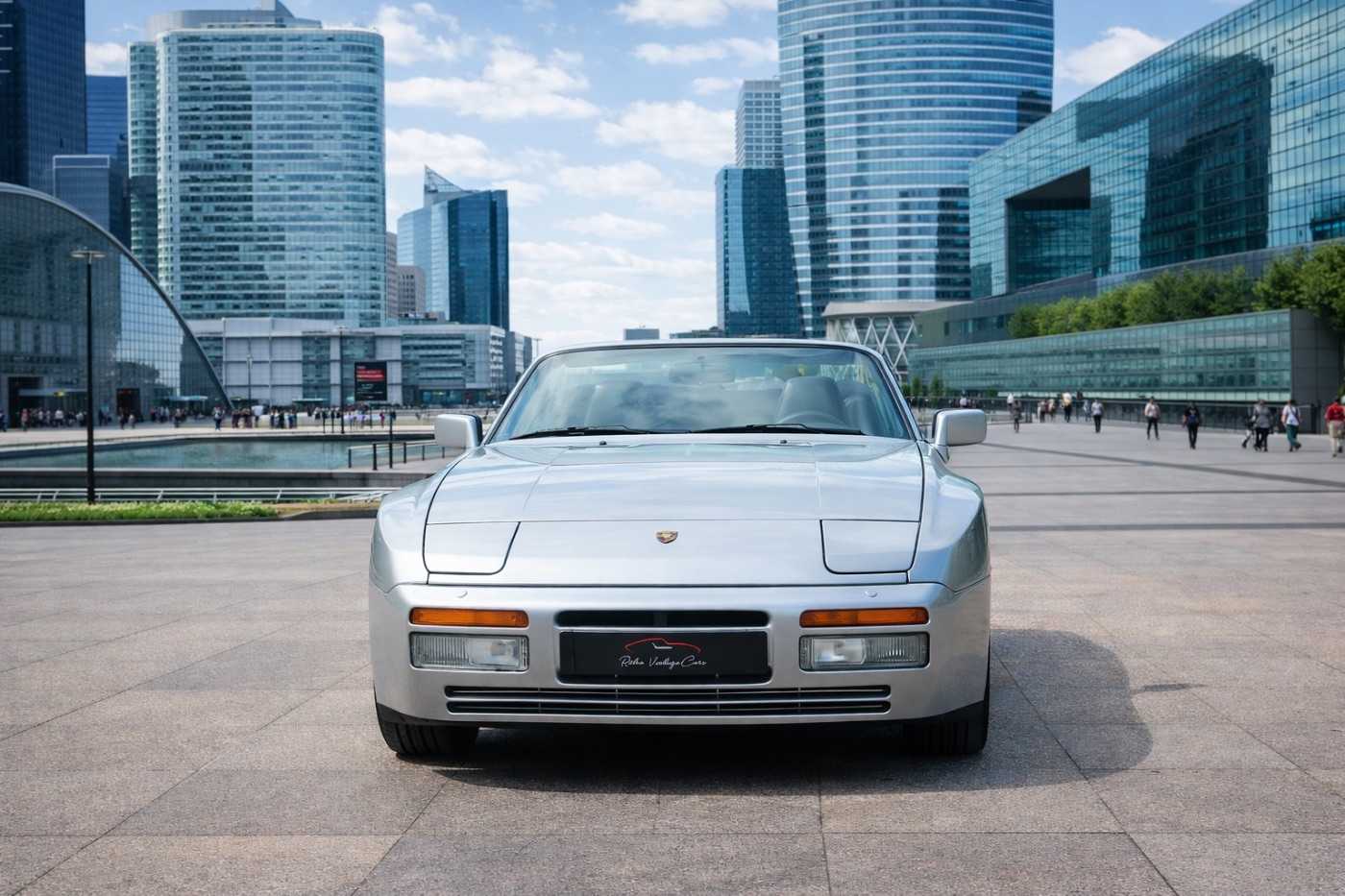 Porsche 944