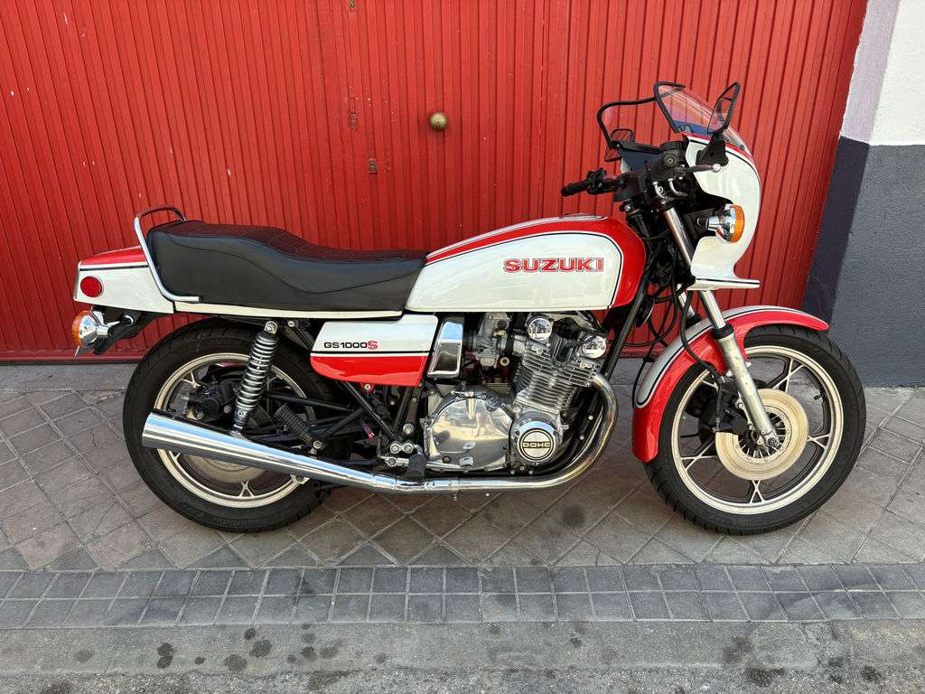 Moto Suzuki