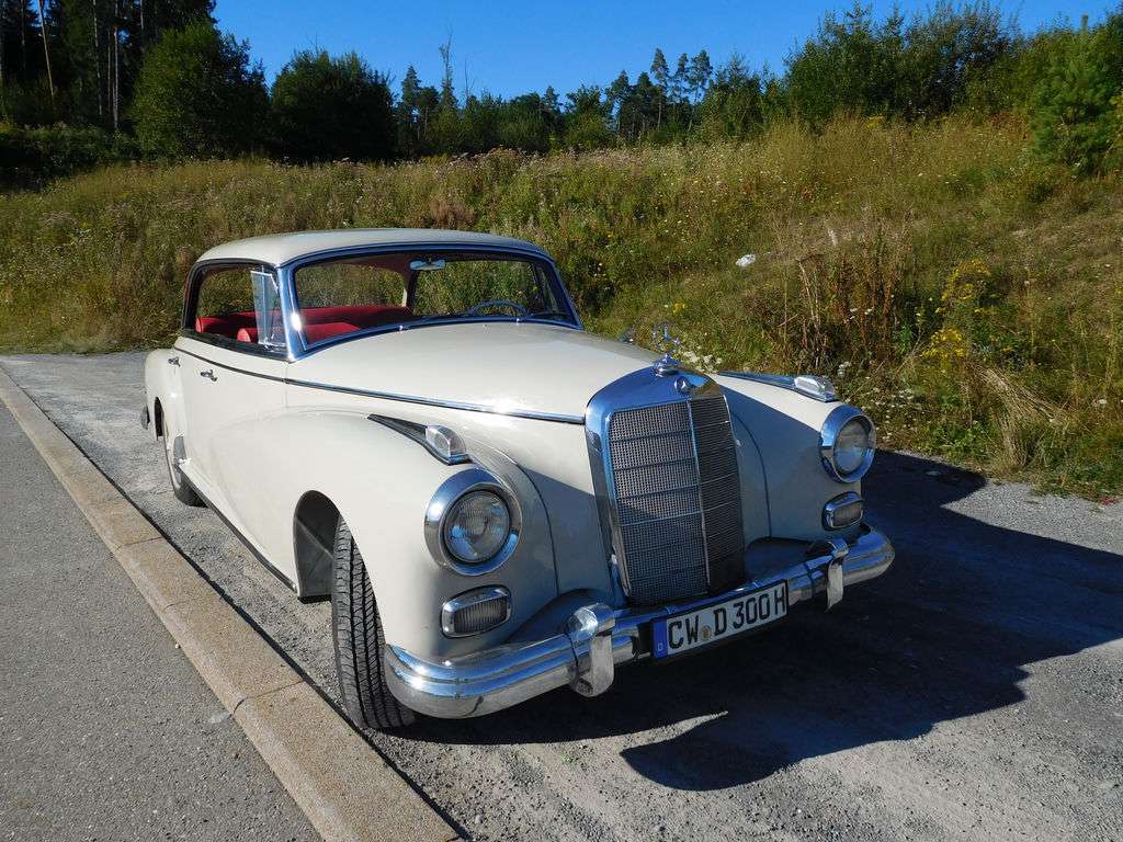 Mercedes-Benz 300